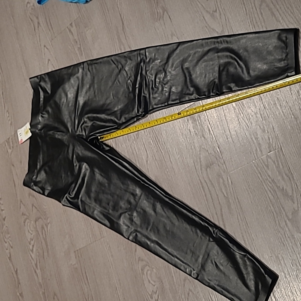 NWT Hue Vegan Leather pants size Large